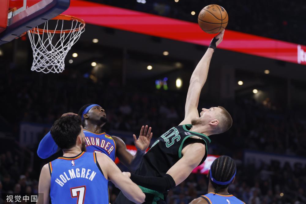 晚旗报：埃泽赶不上阿森纳踢利兹联的比赛，转会周末才能完成