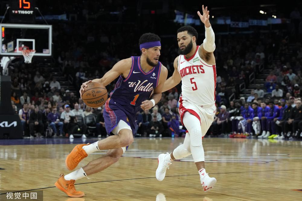 前金球奖得主丹尼斯·劳去世，曼联“三圣”全部离去九派新闻.